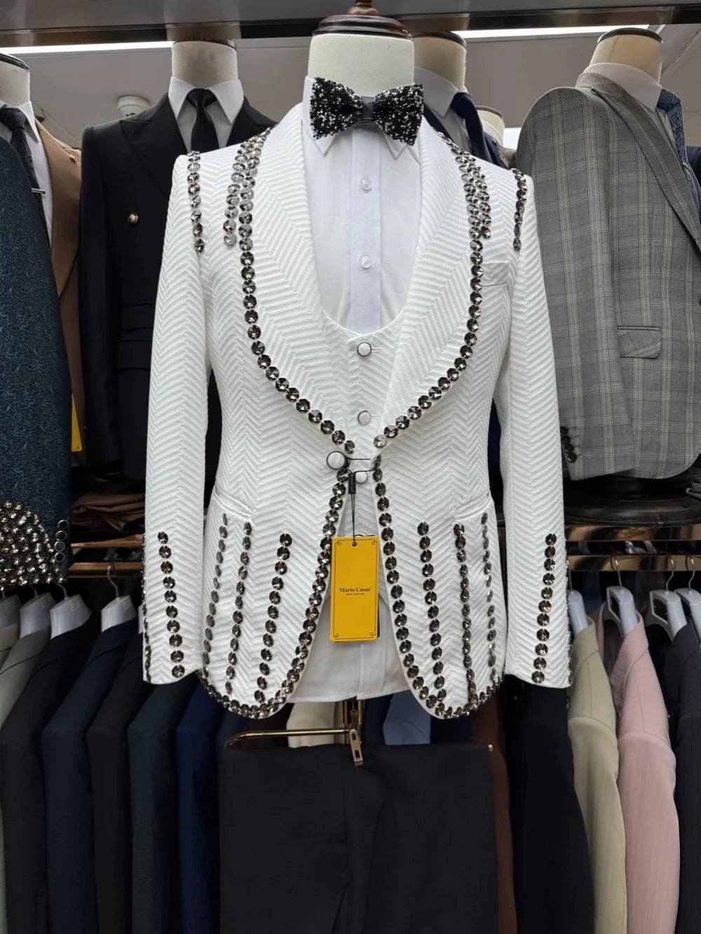 Handsome Men Suits Tailor-Made 3 Pieces Beaded Shawl Lapel Herringbone Jacket Blazer One Button Groom Customized Coat Vest Pants