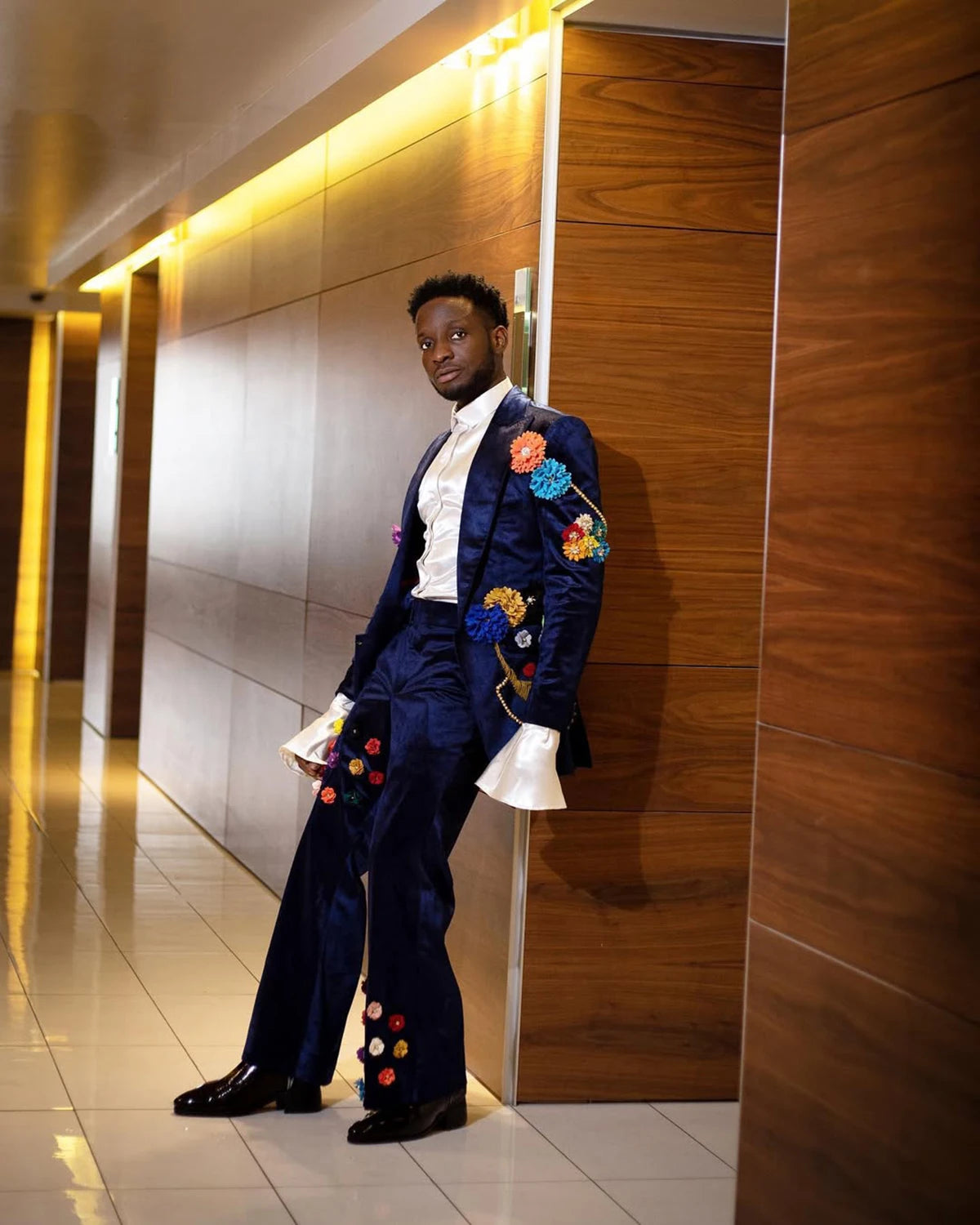 Stylish Men Suits Flowers Tailor-Made 2 Pieces Peaked Lapel Jacket Blazer Tassel Velvet Evening Party Customized Coat Pants