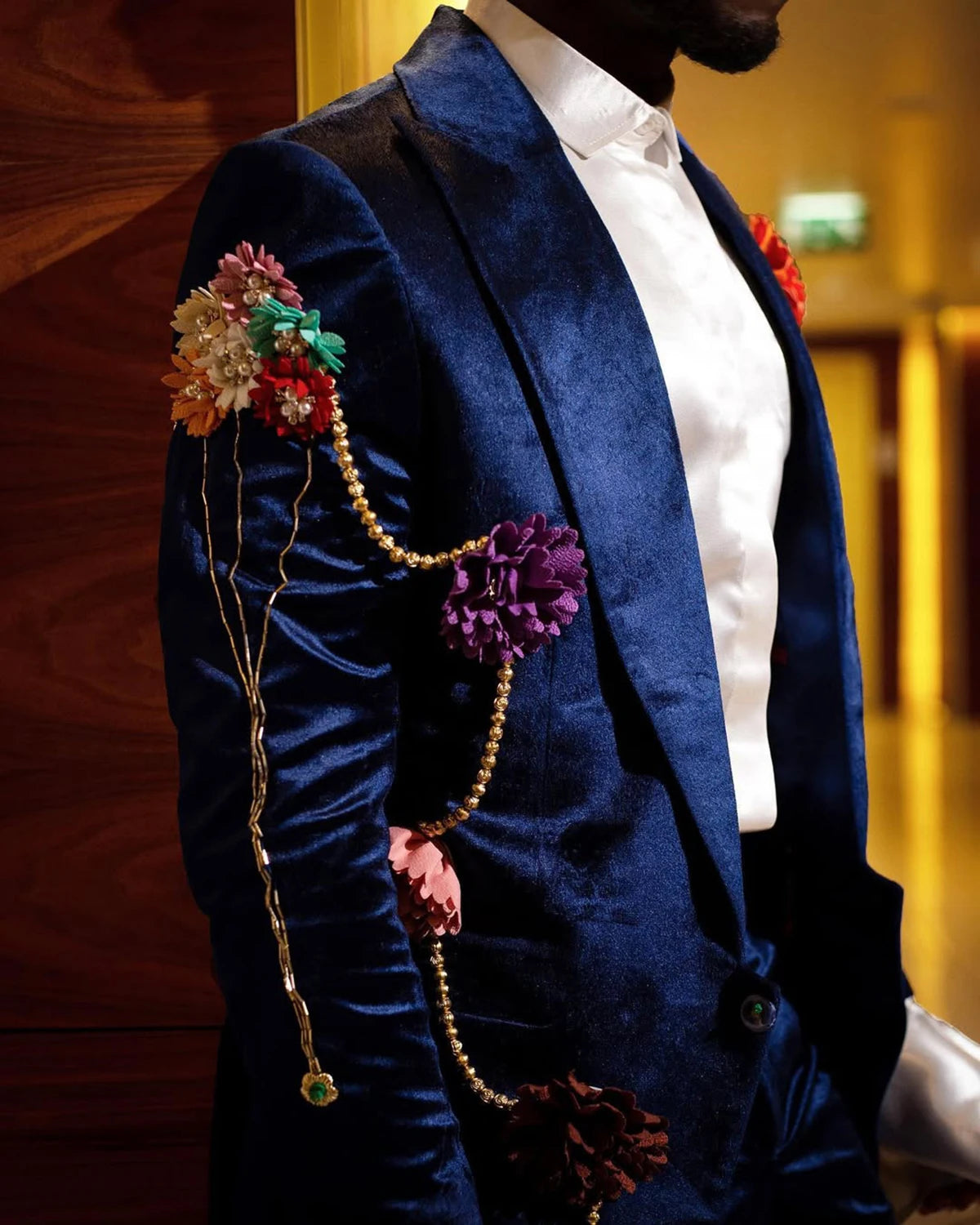 Stylish Men Suits Flowers Tailor-Made 2 Pieces Peaked Lapel Jacket Blazer Tassel Velvet Evening Party Customized Coat Pants