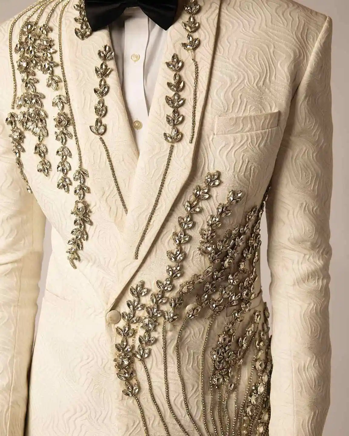 Sparkly Wedding Groom Tuxedos 2 Pieces Blazer Pants Crystal Beading Formal Party Special Occasion Men Suit Customized
