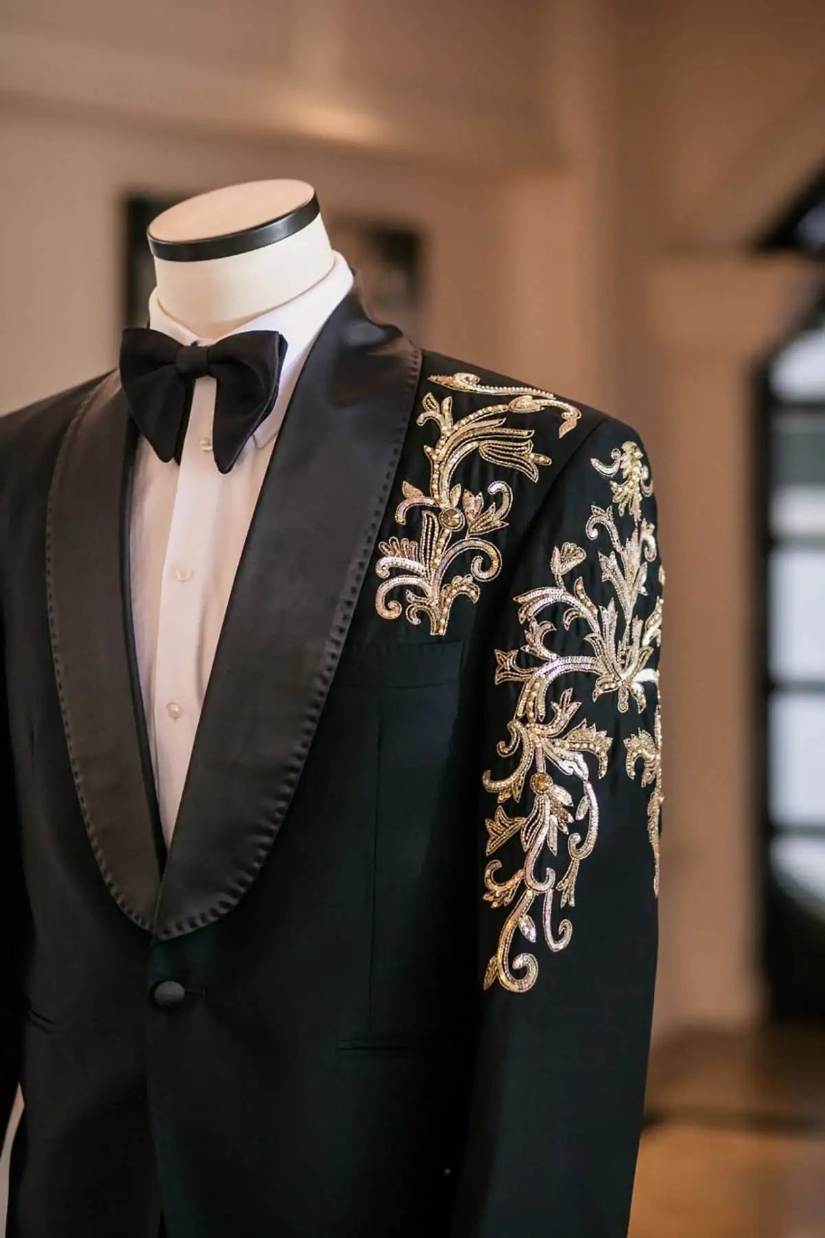 Handsome Wedding Tuxedos 2 Piece Set Jacket Pants Appliques One Button Men Suit Shawl Lapel Customized Groom Wear Party Suits