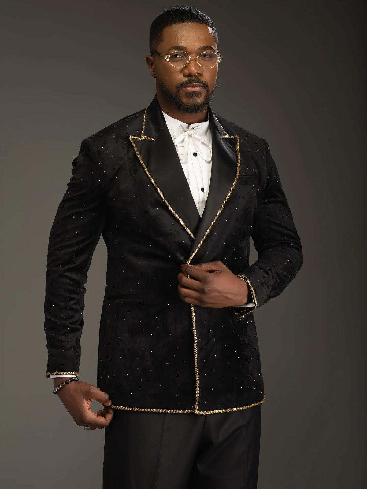 Stylish Men‘s Suit Peaked Lapel Beads 2 Pieces Set Tailor-Made Jacket Rhinestone Blazer Groom Customized Coat Pants