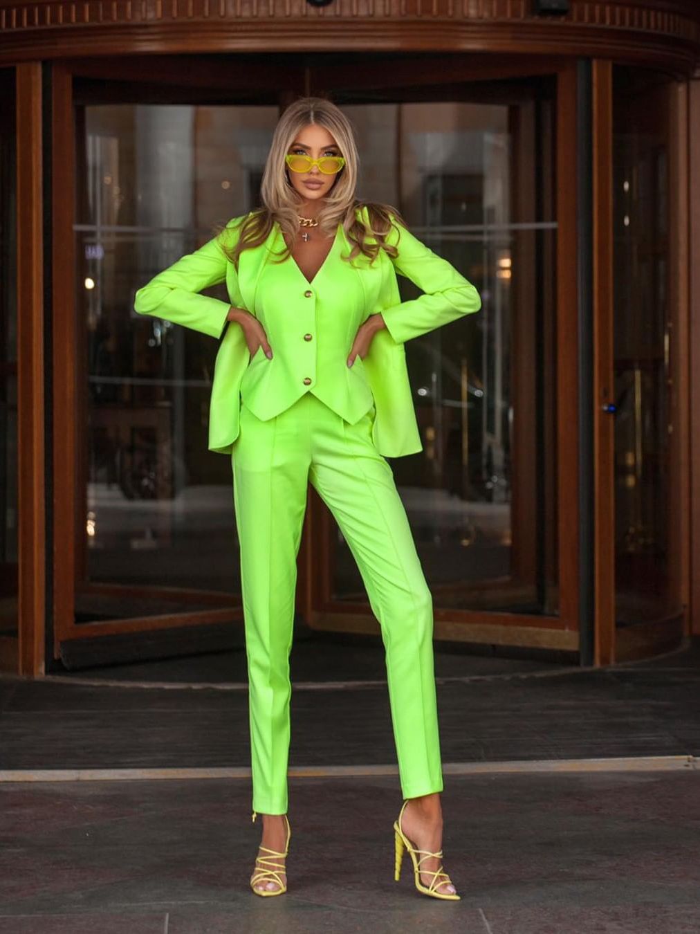 Trajes de pantalón verde brillante ajustados para mujer, para invitados de fiesta de graduación, ropa formal a medida (chaqueta, chaleco y pantalones) 