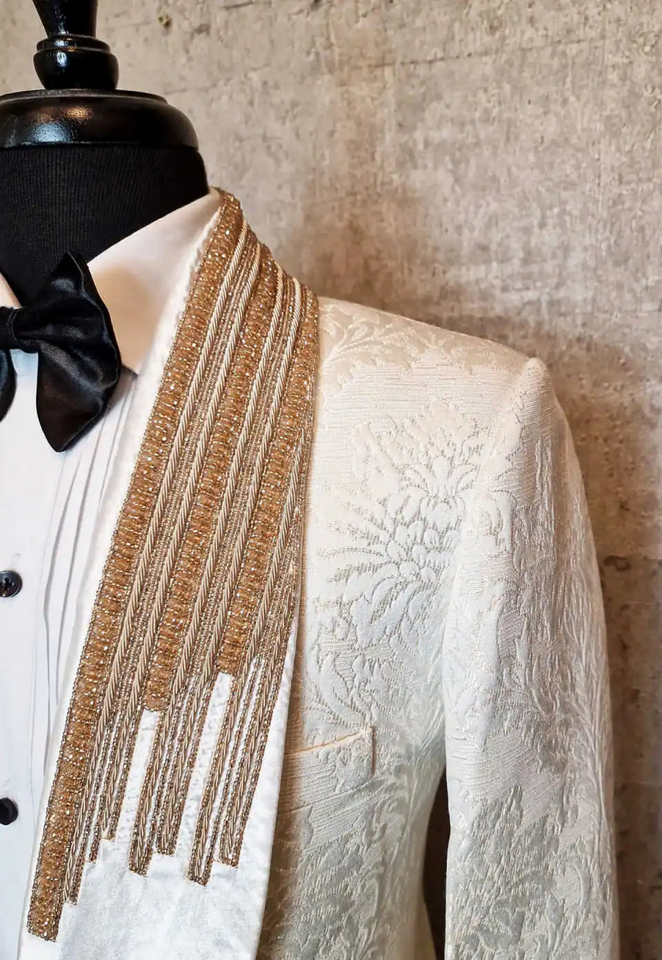 Formal Wedding Tuxedos with Buckle Beaded Jacquard Men Suits Shawl Lapel 1 Piece Set Jacket Handsome Groom Blazers Customized