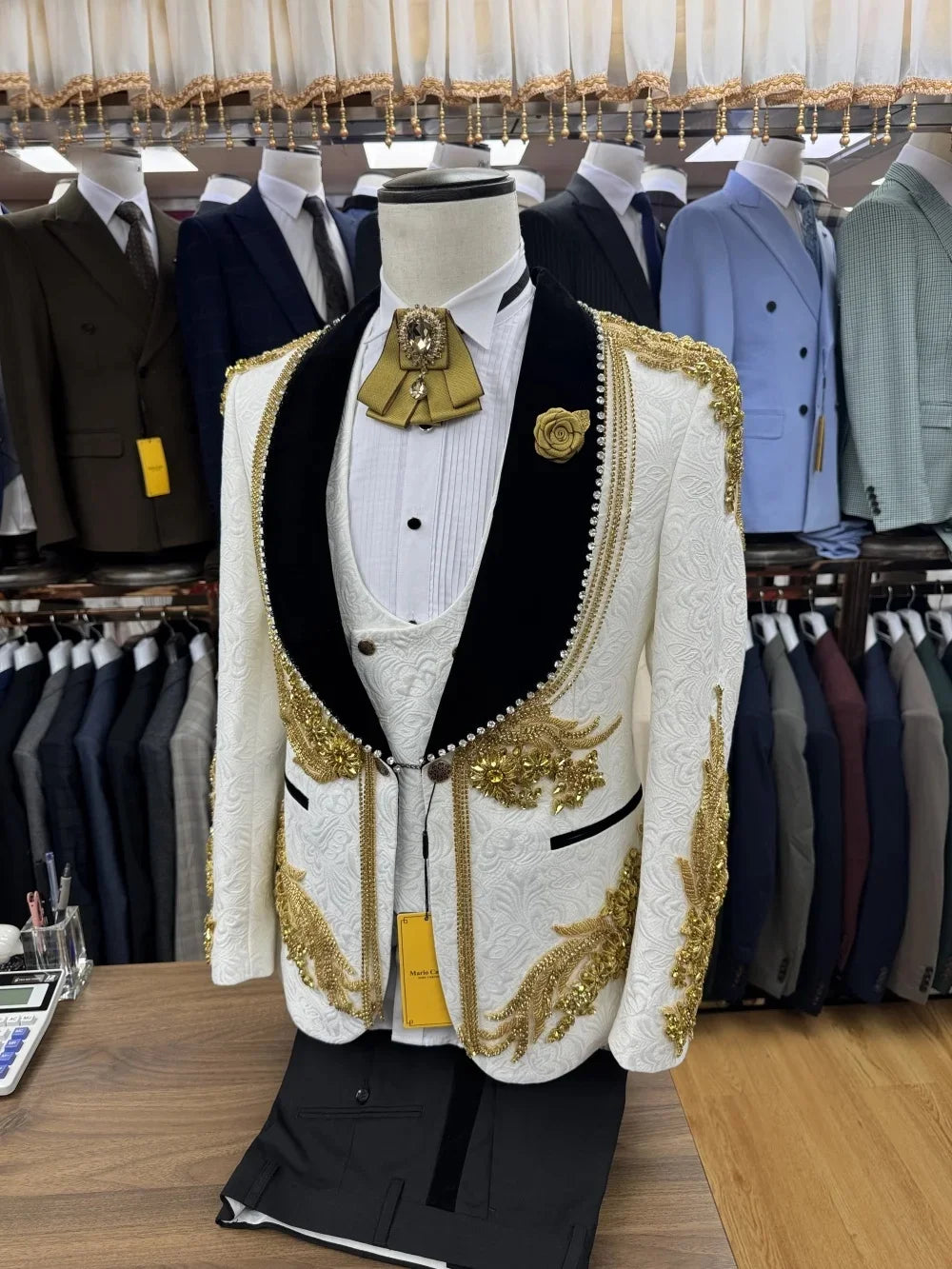 Men Suits Tailor-Made 3 Pieces Set Coat Jacquard Appliques Tassel Shawl Lapel Crystal Blazer Customized Jacket Vest Black Pants