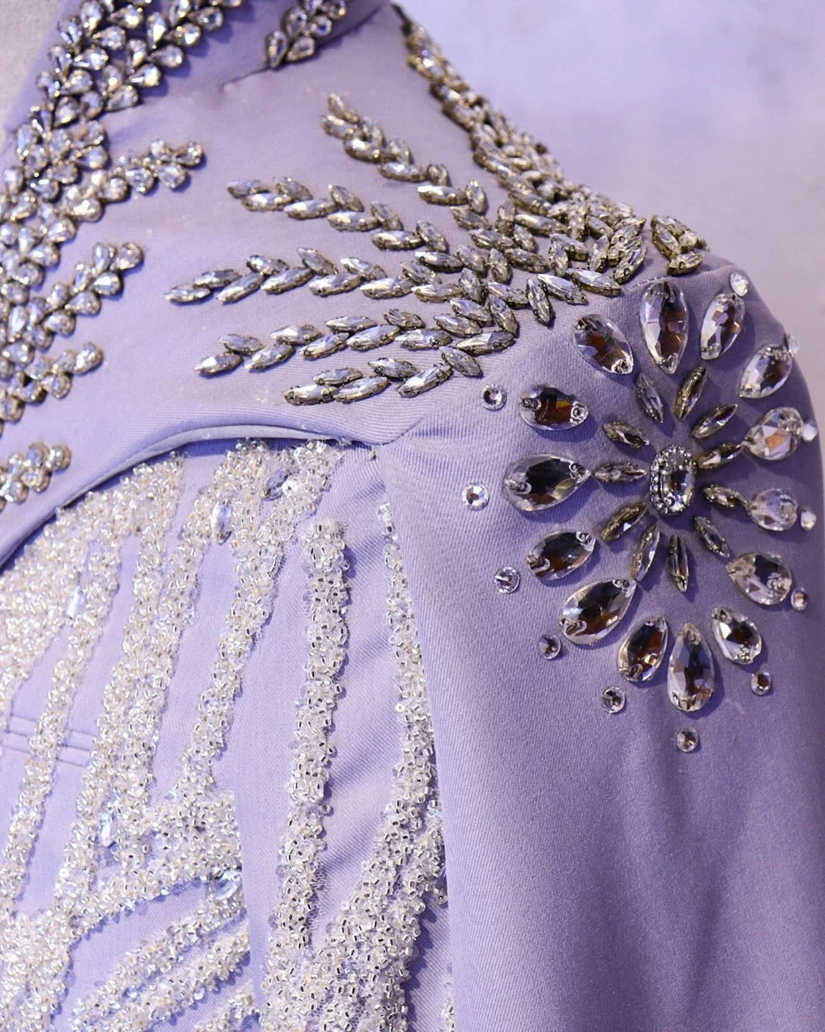 Luxury Men Suits Crystal Beaded Tailor-Made 1 Piece Sequins Only Jacket with Cape Cosplay Evening Party Blazer Customized Coat