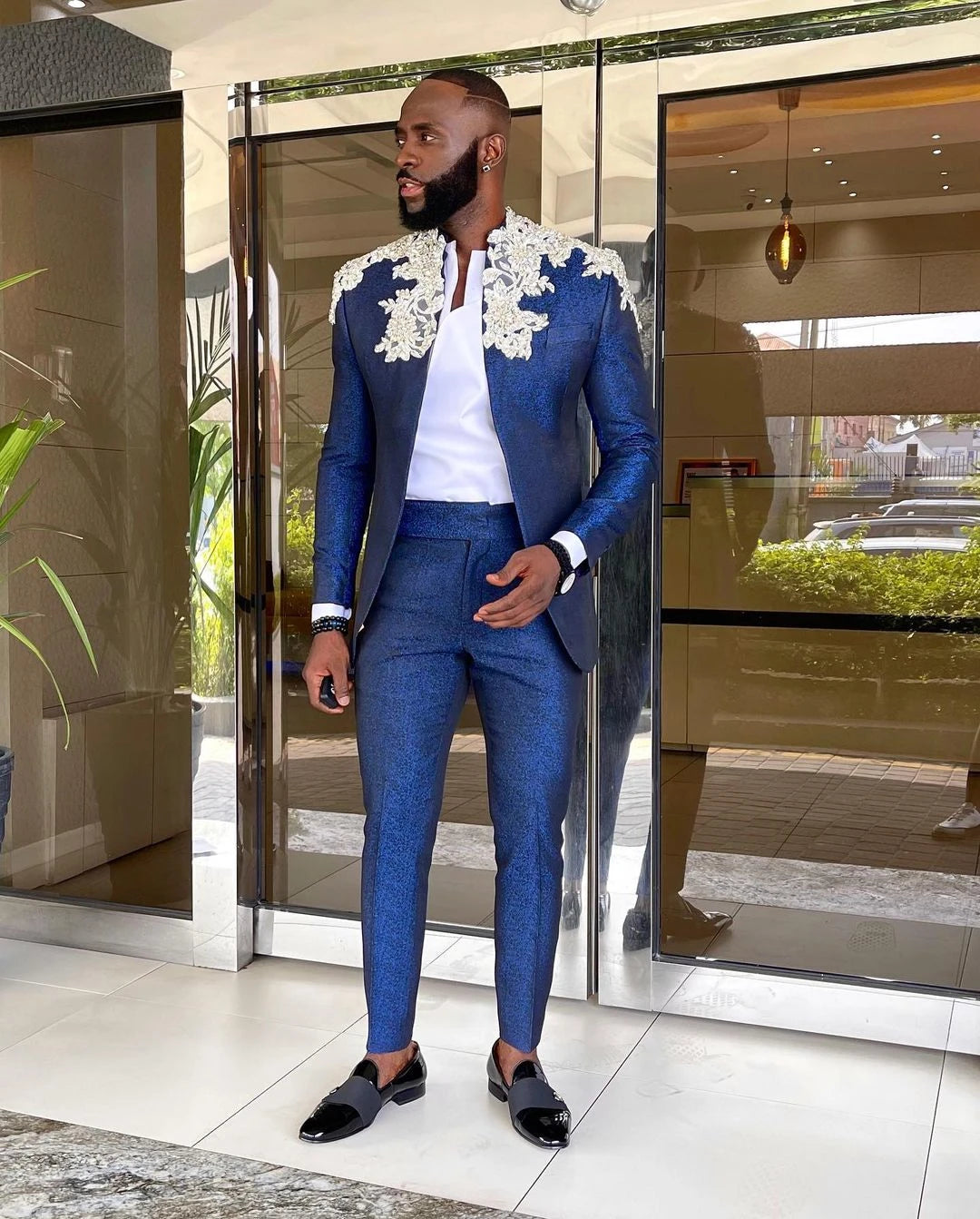 Traje de boda para hombre, 2 piezas, azul marino, con apliques de cuentas, esmoquin formal para novio, corte entallado, pantalón y chaqueta.