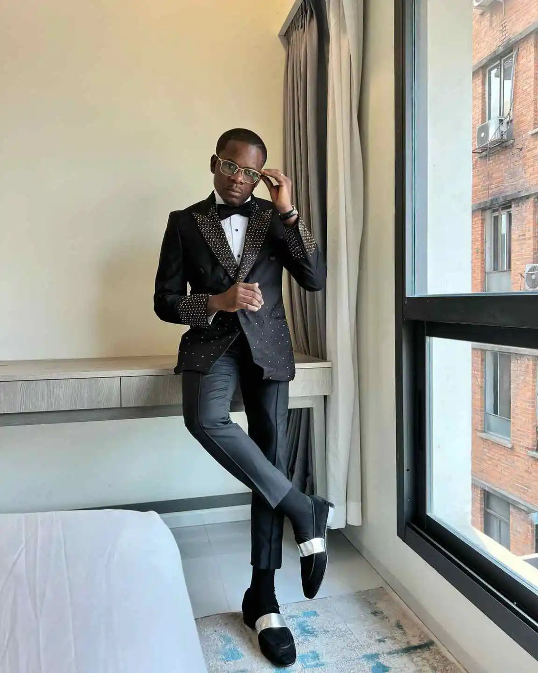 Luxurious Rhinestone Men Wedding Suits Peaked Lapel Tuxedos Groom Wear 2 Pcs Jacket Pants Prom Evening Party Custom Made