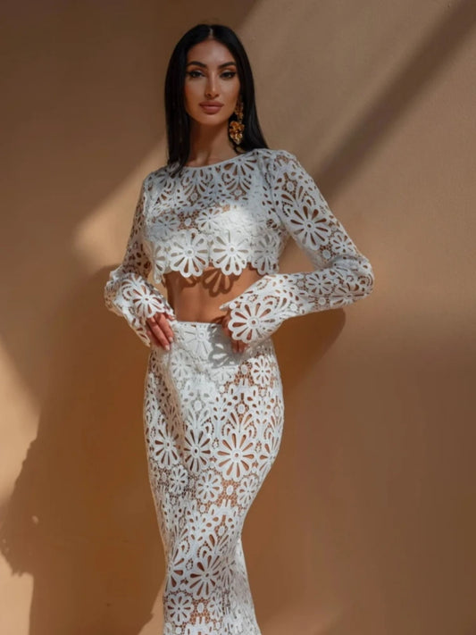 Ensemble de robes de plage blanches élégantes et ajourées avec broderies, hauts courts transparents et jupes longues pour femmes, tenues d'été