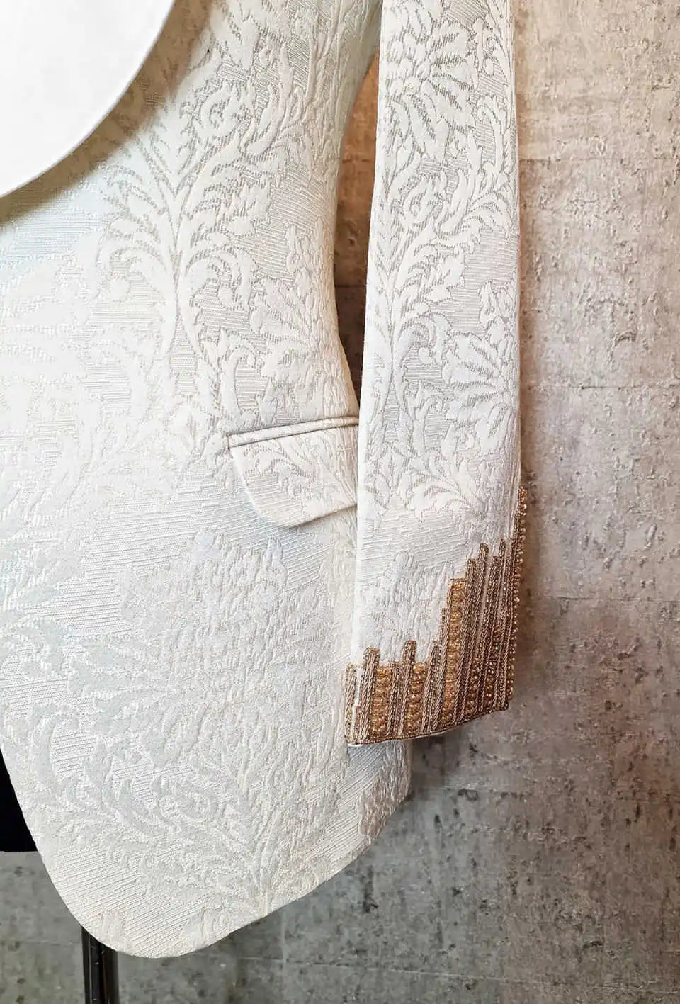 Formal Wedding Tuxedos with Buckle Beaded Jacquard Men Suits Shawl Lapel 1 Piece Set Jacket Handsome Groom Blazers Customized
