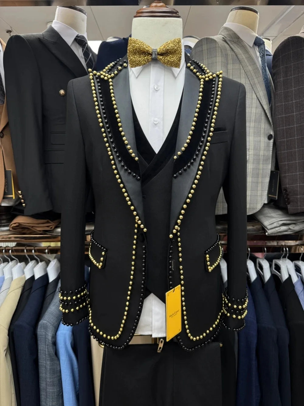 Modern Men Suits Tailor-Made 2 Pieces Beaded Peaked Lapel Jacket Rhinestone Blazer One Button Groom Customized Coat Pants