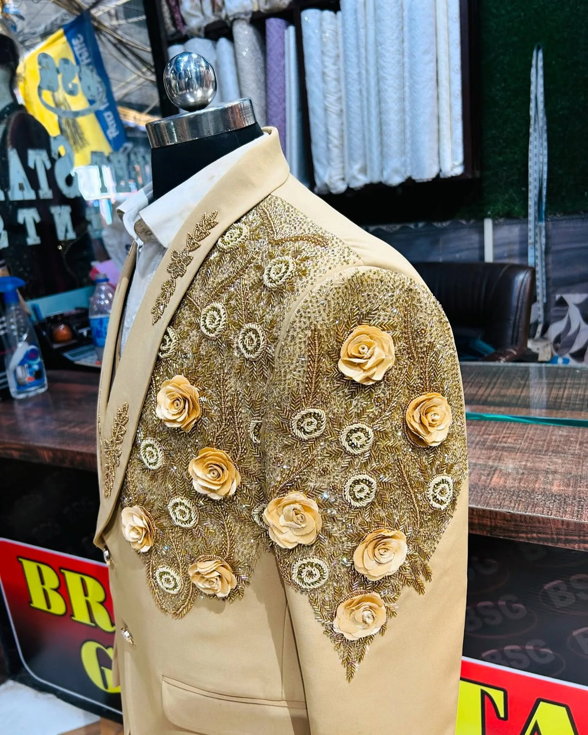 Luxury Men Suits Shawl Lapel 3D Flowers Tailor-Made One Pieces Set Jacket Only Blazer Beading One Button Groom Customized Coat