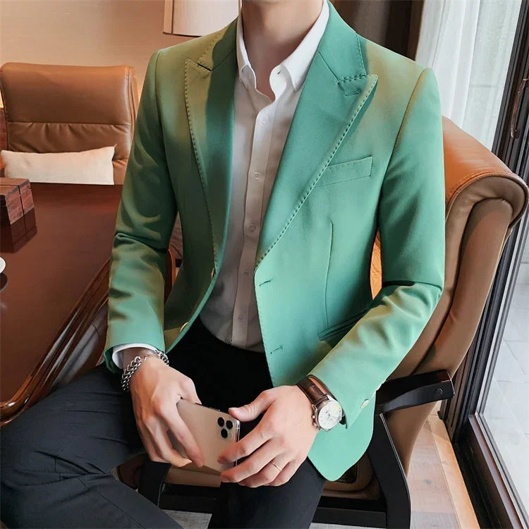 Chaqueta informal verde de dos botones con solapa y corte entallado para hombre