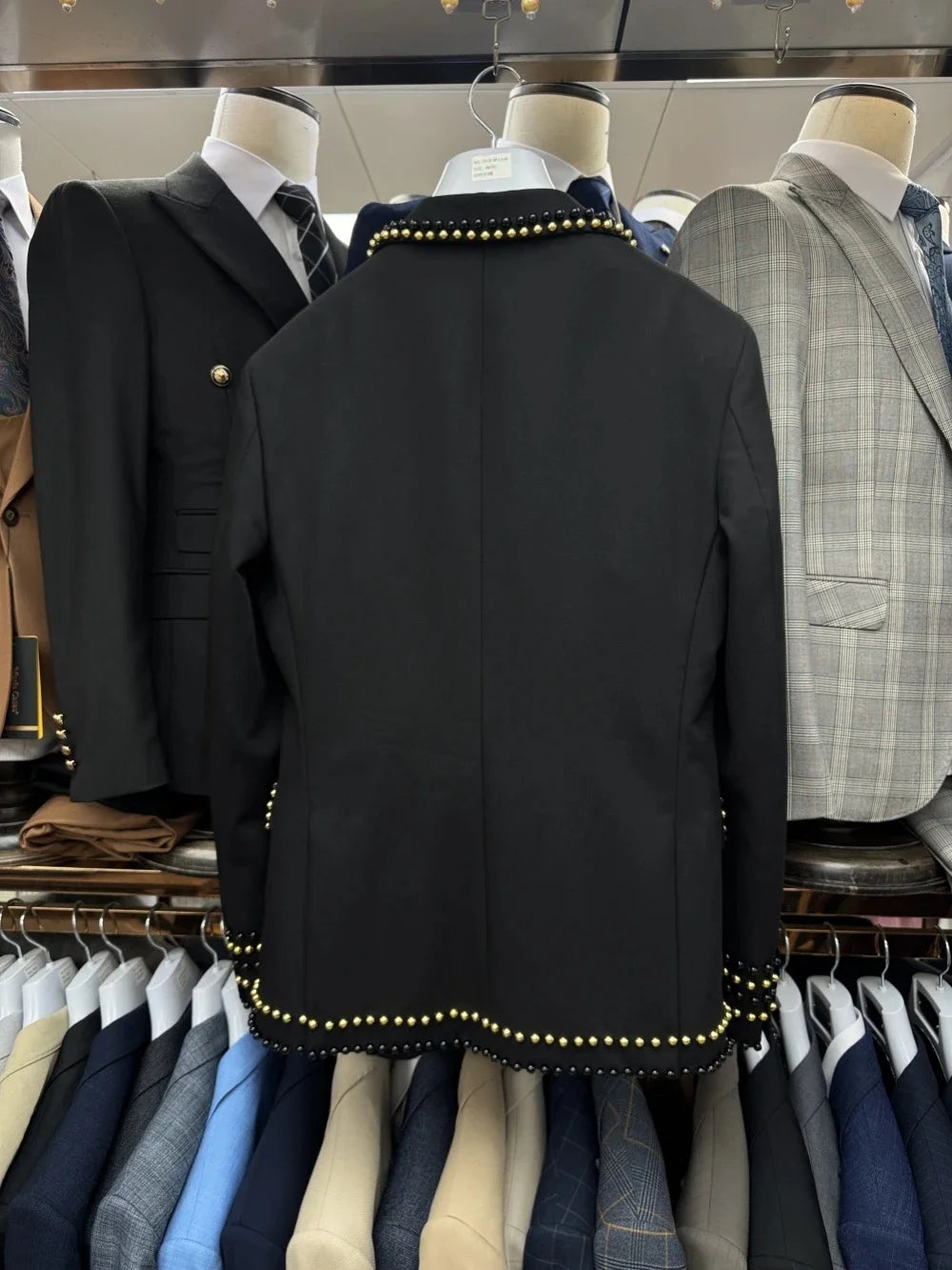 Modern Men Suits Tailor-Made 2 Pieces Beaded Peaked Lapel Jacket Rhinestone Blazer One Button Groom Customized Coat Pants