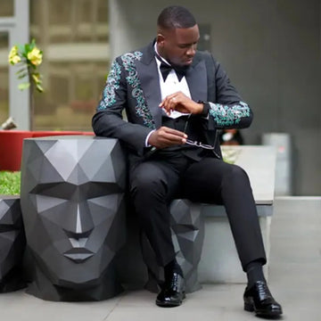 Customizd Handsome Metal Embellished Beadeds Men Suits Peaked Lapel Groom Tuxedos 2 Pieces Sets Party Prom Blazer Homme