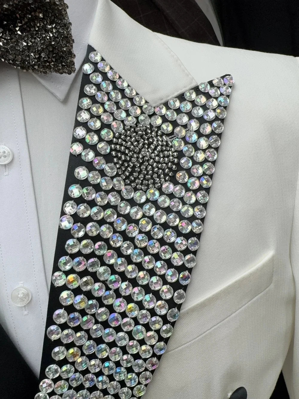 Luxurious Men's Suit Peaked Lapel Blazer 2 Pieces Set Rhinestone Beaded Coat Prom Formal Occasion Customized Jacket Black Pants