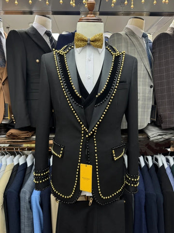 Modern Men Suits Tailor-Made 2 Pieces Beaded Peaked Lapel Jacket Rhinestone Blazer One Button Groom Customized Coat Pants