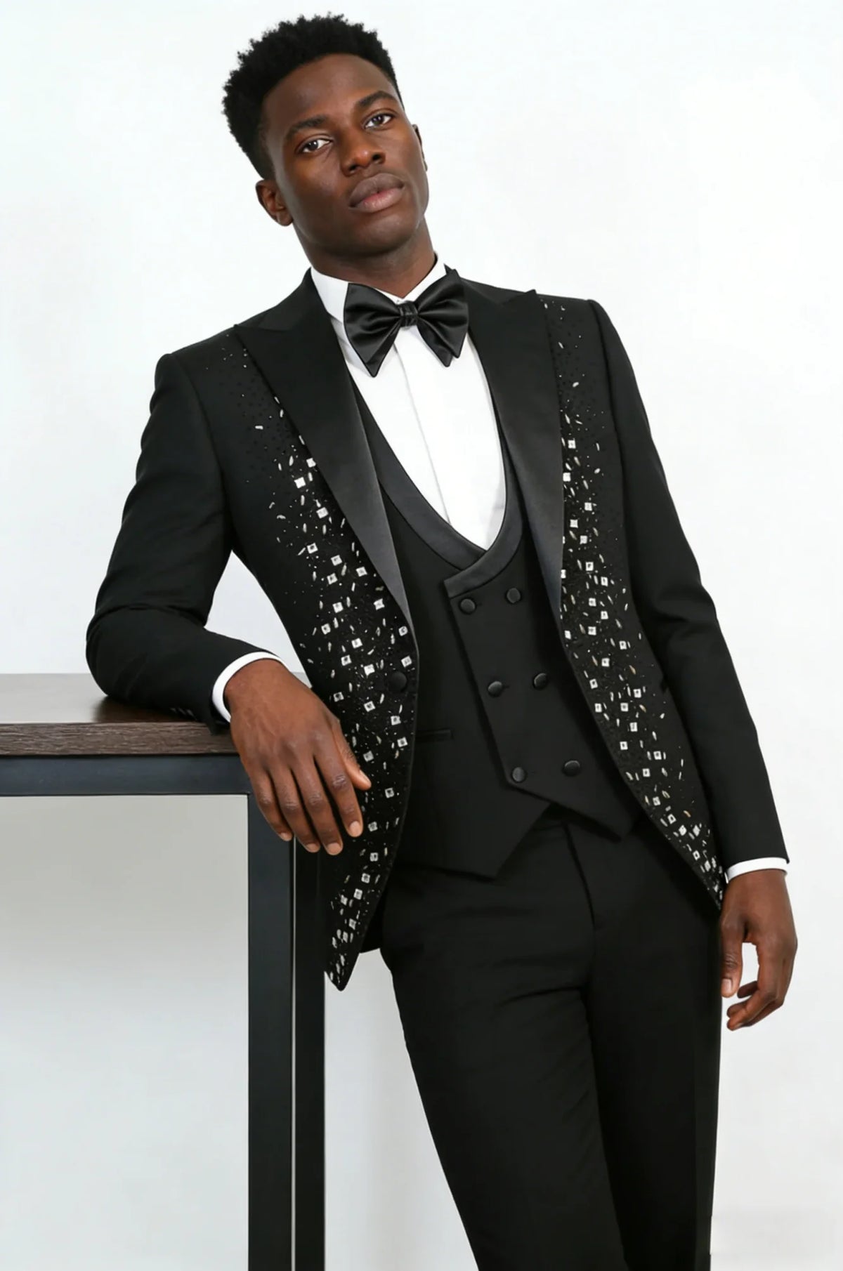Luxury Wedding Tuxedos Beaded 3 Pcs Jacket Vest Pants Groom Suit Single Breasted Peaked Lapel Evening  Party Outfits Customized