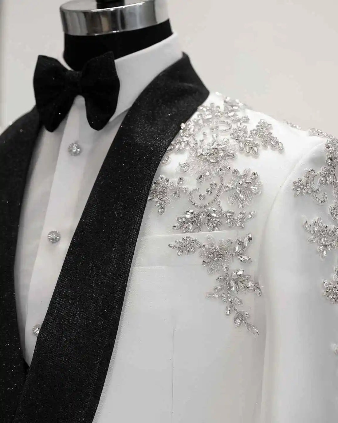 Elegant Wedding Tuxedos Beaded Crystal Shawl Lapel Men Suit Sparkly 1 Pcs Jacket Formal  Evening Business Blazer Customized