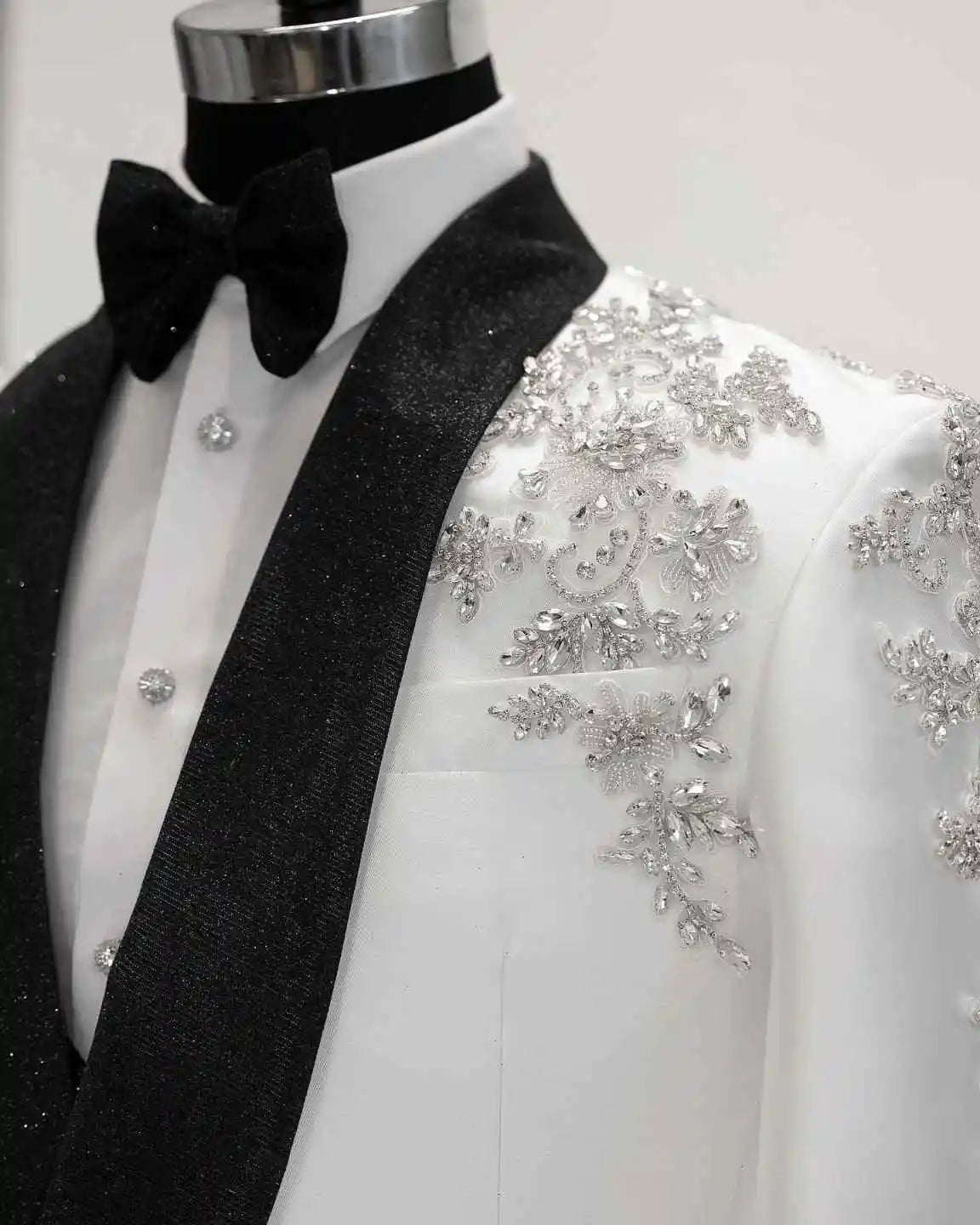Elegant Wedding Tuxedos Beaded Crystal Shawl Lapel Men Suit Sparkly 1 Pcs Jacket Formal  Evening Business Blazer Customized