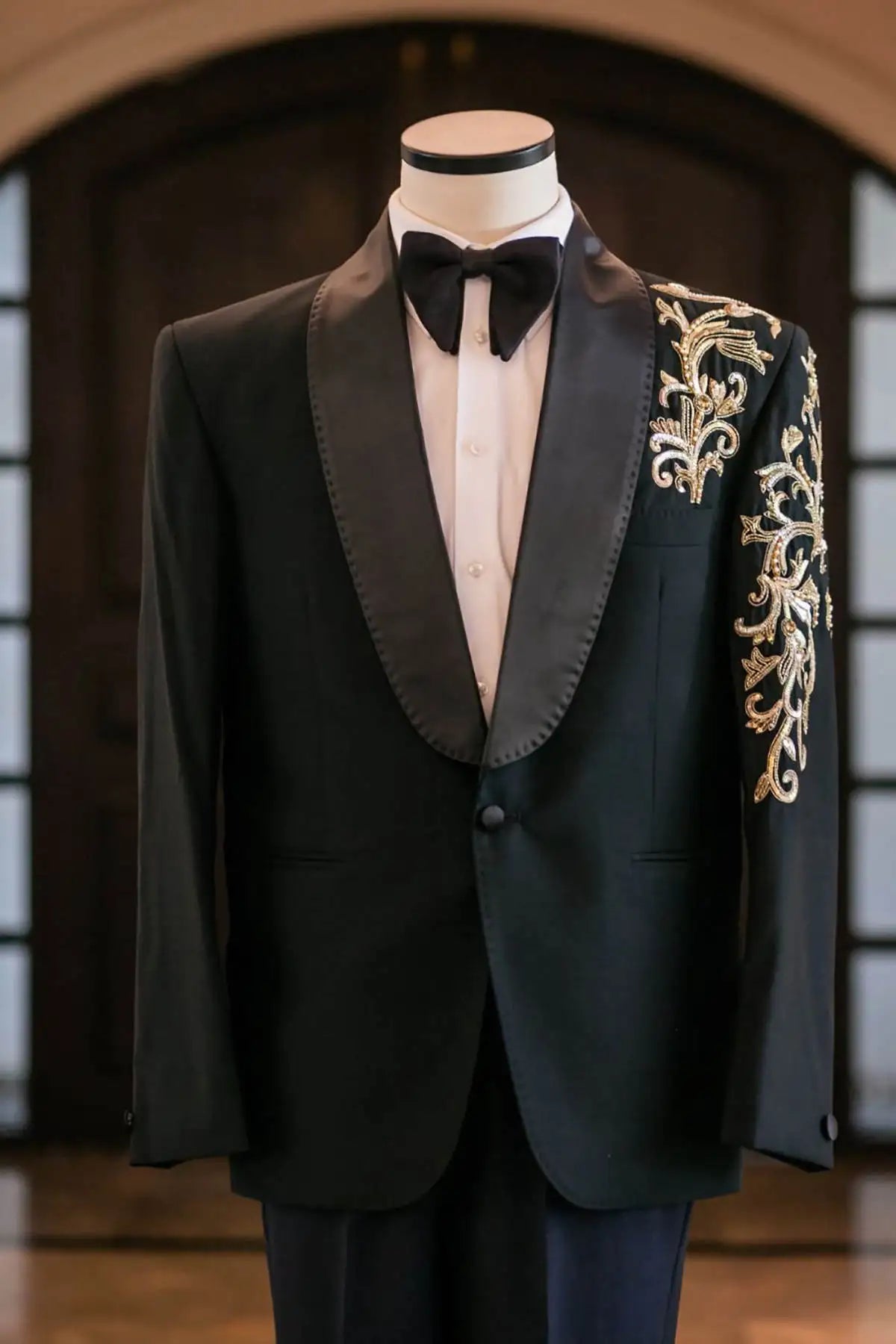 Handsome Wedding Tuxedos 2 Piece Set Jacket Pants Appliques One Button Men Suit Shawl Lapel Customized Groom Wear Party Suits