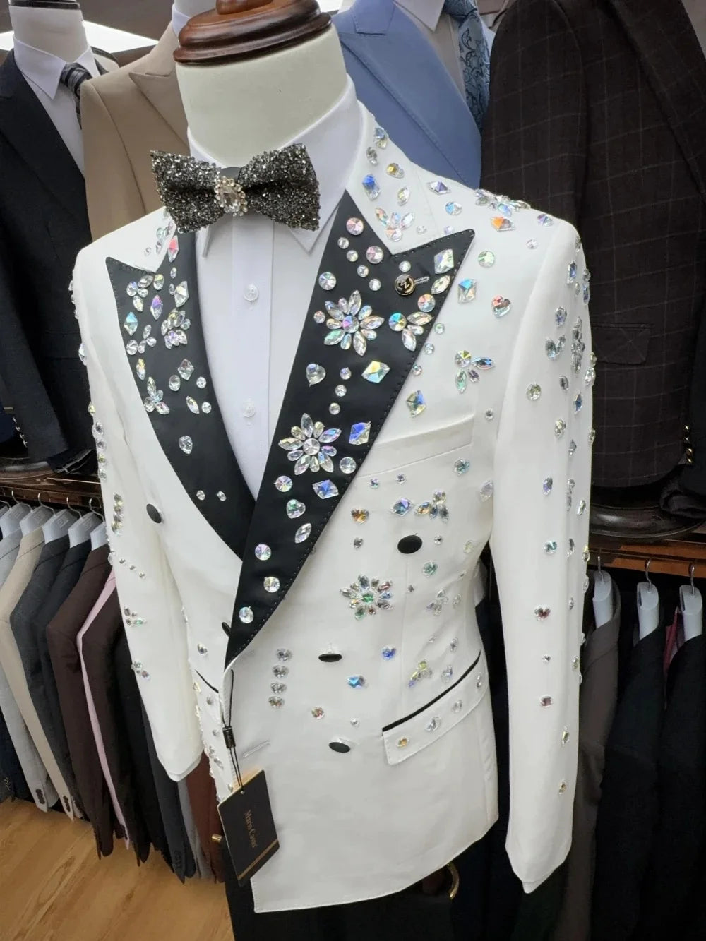 Stunning Men's Beaded Suit Peaked Lapel Blazer 2 Pieces Set Rhinestone Coat Prom Formal Occasion Customized Jacket Black Pants