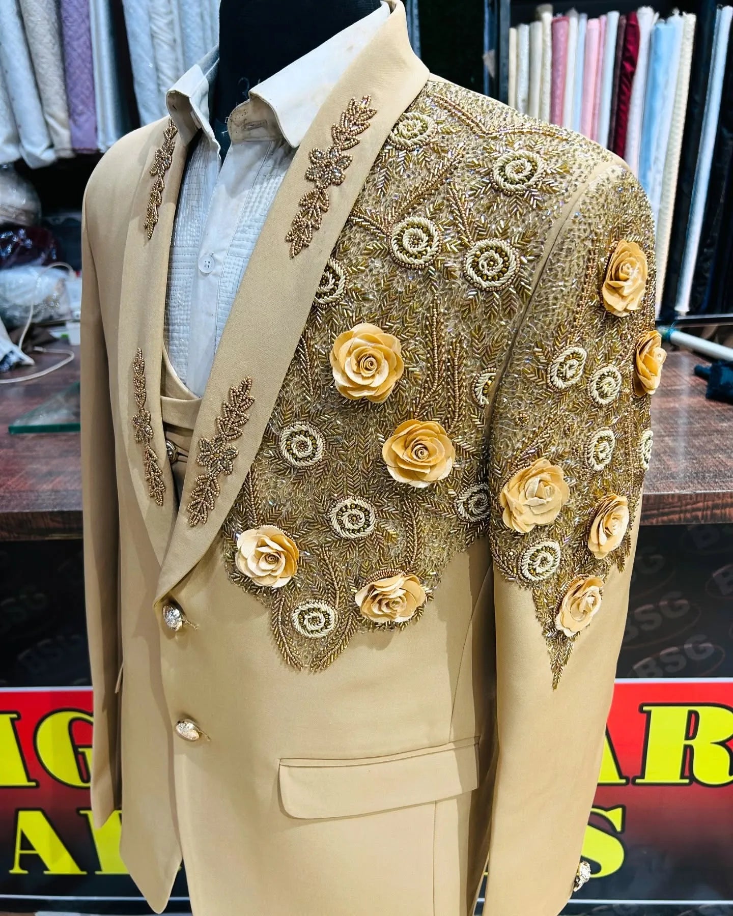 Luxury Men Suits Shawl Lapel 3D Flowers Tailor-Made One Pieces Set Jacket Only Blazer Beading One Button Groom Customized Coat