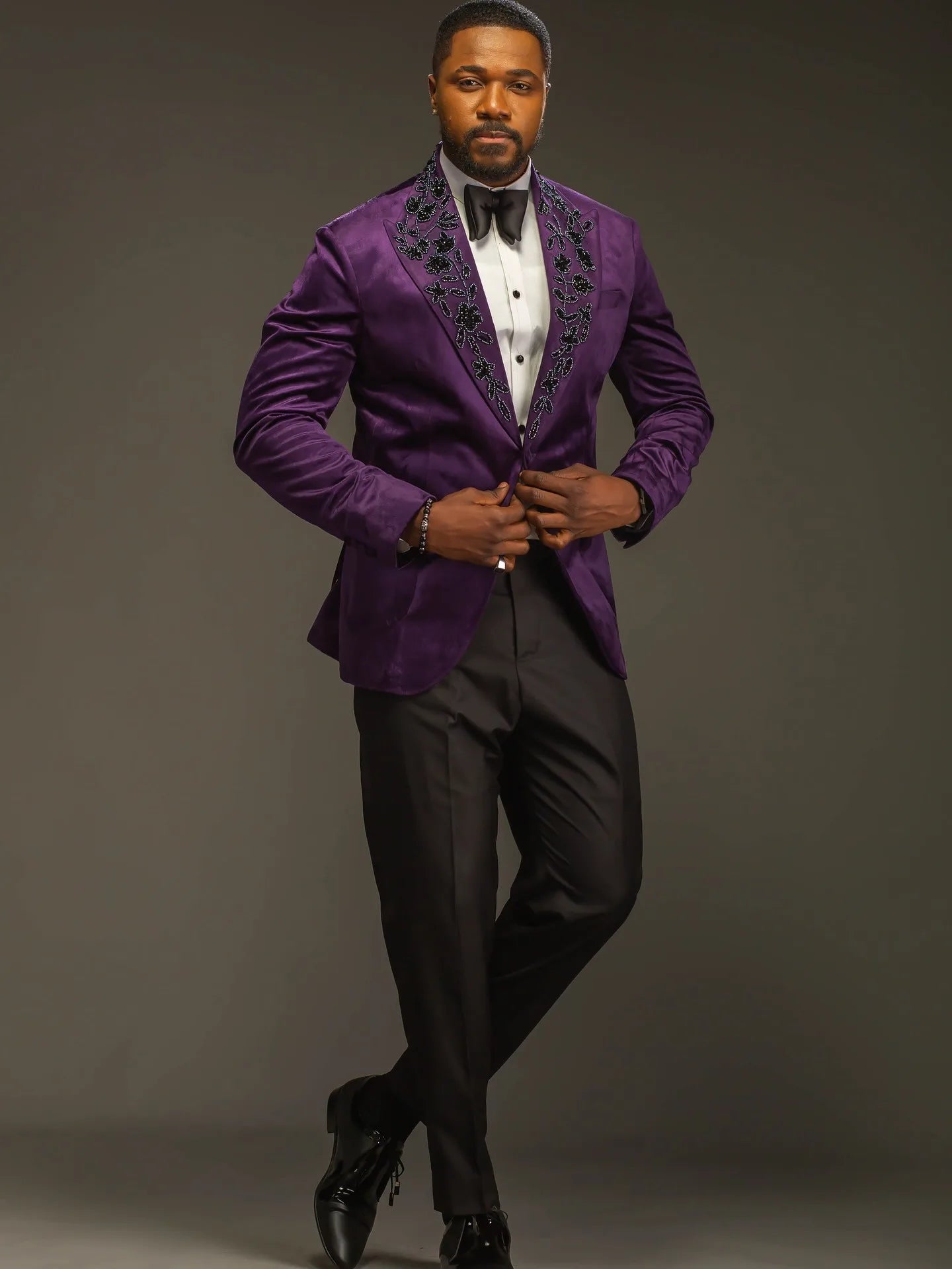 Modern Men's Suits Tailor-Made Jacket BEading Blazer Peaked Lapel One Button Groom Customized Coat Black Pants