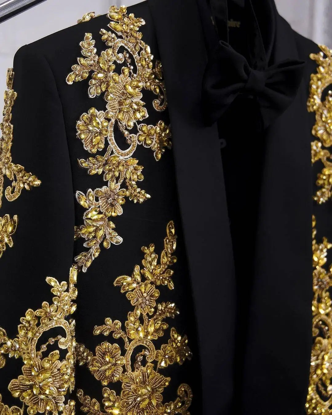 Gorgeous Men's Suit Crystal Shawl Lapel Blazer 2 Pieces Set Celebrity Outfits Coat Prom Formal Occasion Customized Jacket Pants