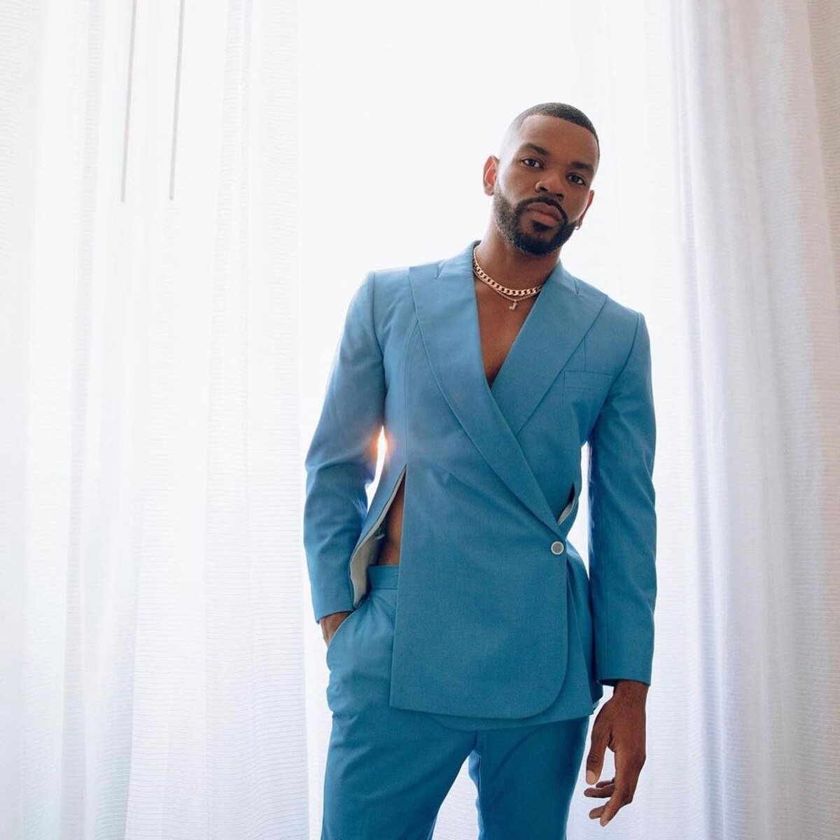 Trajes de boda sexys divididos para hombre, caballero, nuevo, con hebilla lateral, a medida, para novio, 2 piezas, para cantante, ocasiones formales, fiesta, disfraz hecho a medida. 