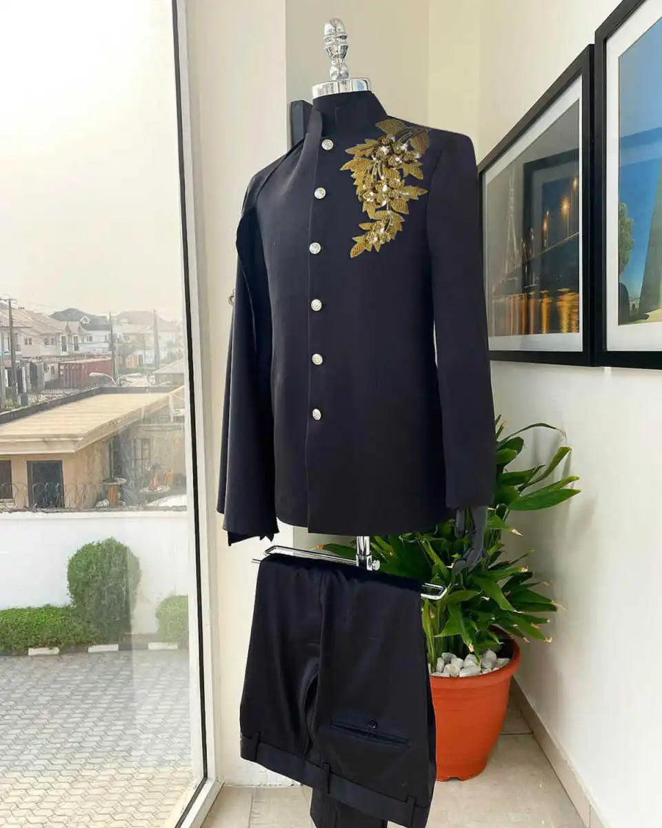 Men Suits Appliques Sequins Blazer with Cape 2 Pieces Set Unique Design Cosplay Party Groom Tuxedo Coat Customized Jackets Pants