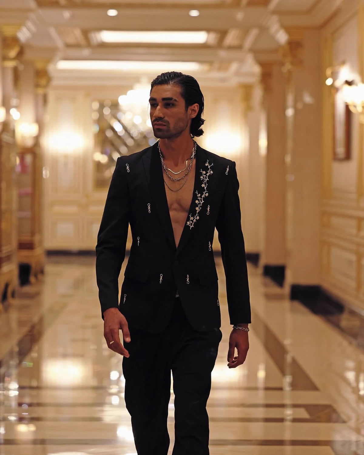 Stylish Men Suits Appliques Peaked Lapel Tailor-Made 2 Pieces Set Jacket Blazer One Button Groom Customized Coat Pants
