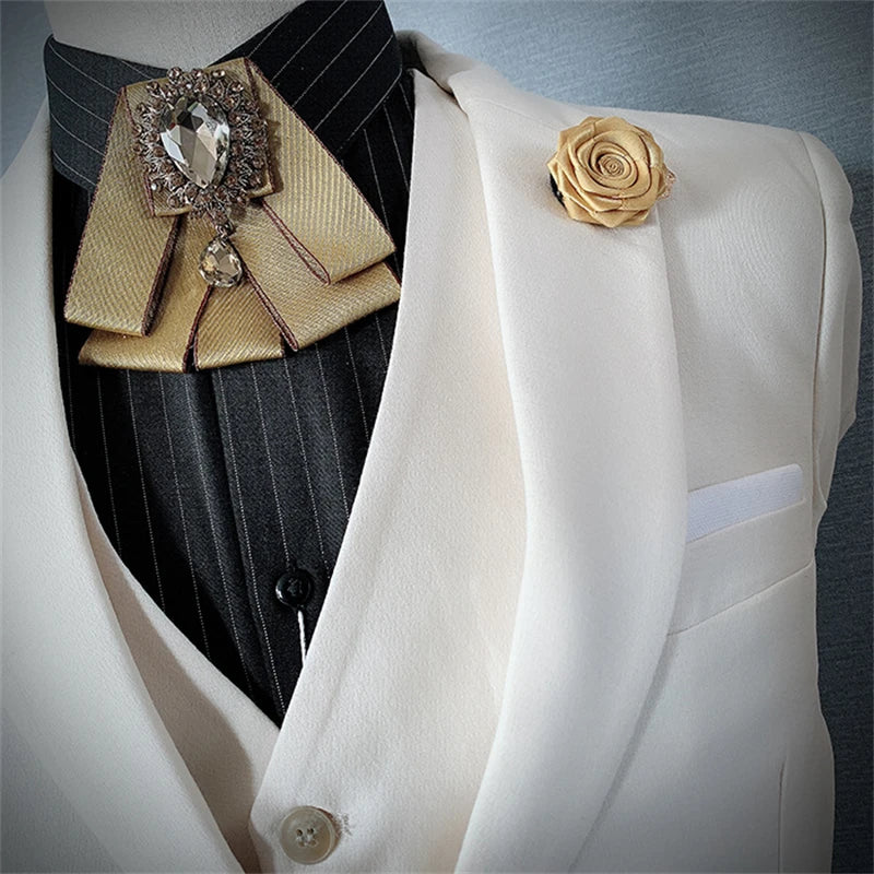 Esmoquin de boda blanco y dorado para padrinos de boda con solapa chal, trajes de hombre para fumar, conjunto de 3 piezas, chaqueta, chaleco y pantalones.