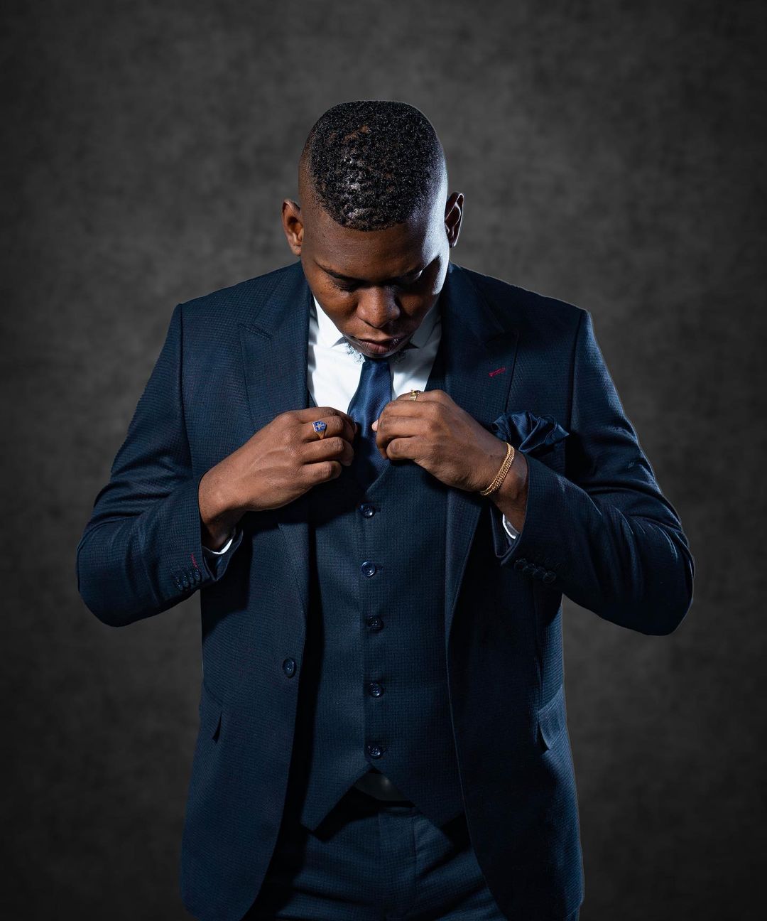 Navy Blue Men Wedding Suit Classic There-Pieces Slim Fit Bridegroom Jacket Custom Made Party Tuxedos （Coat+Pant+Vest）