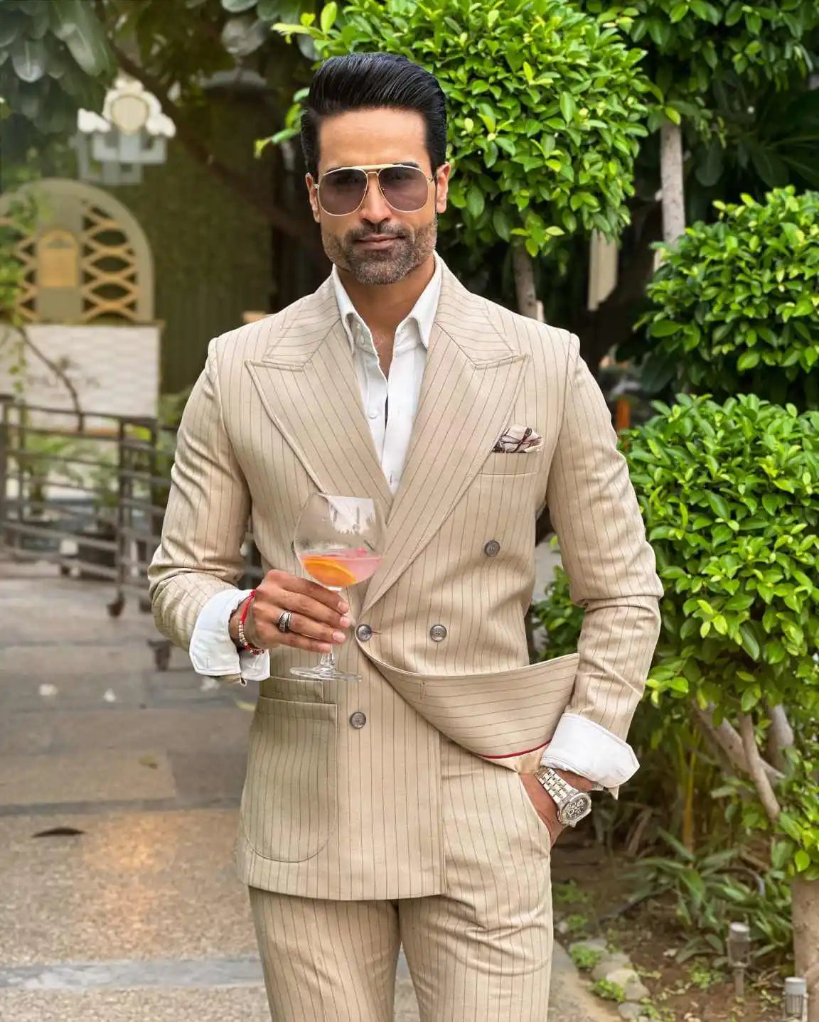 Classic Pinstriped Men Wedding Suits Peaked Lapel Tuxedos Double Breasted Groom Wear 2 Pcs Jacket Pants Evening Party Customized