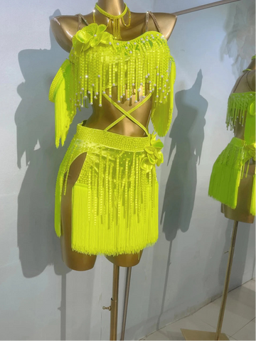 Latin Dancers, Adults and Children, High-End Customized Hollow Flower Costumes, Samba Performance High Flash Rhinestone Dresses