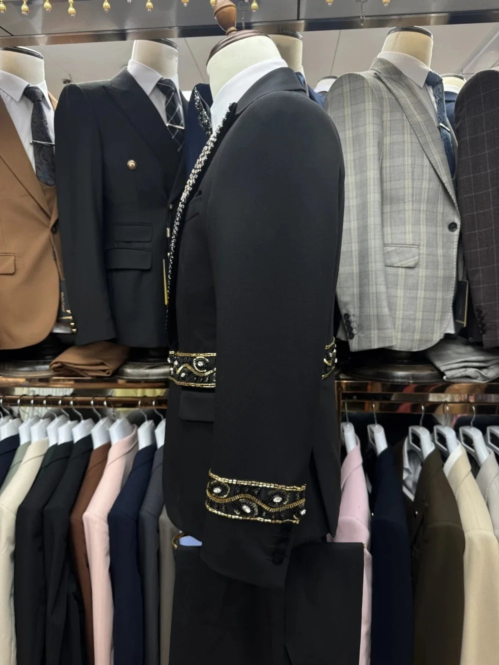 Luxury Men Suits Tailor-Made 3 Pieces Peaked Lapel Jacket Beading Rhinestone Blazer One Button Groom Customized Coat Vest Pants
