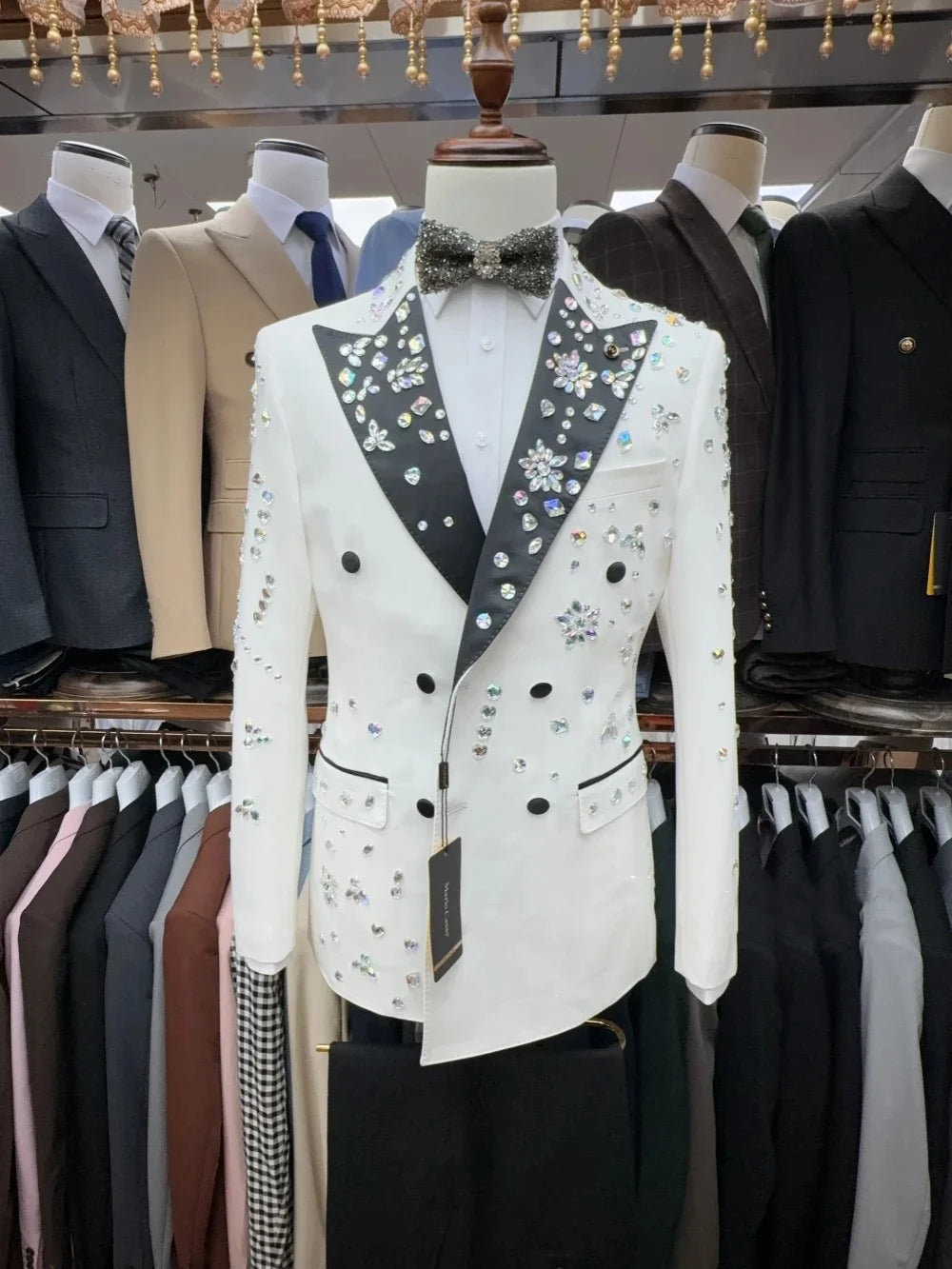 Stunning Men's Beaded Suit Peaked Lapel Blazer 2 Pieces Set Rhinestone Coat Prom Formal Occasion Customized Jacket Black Pants