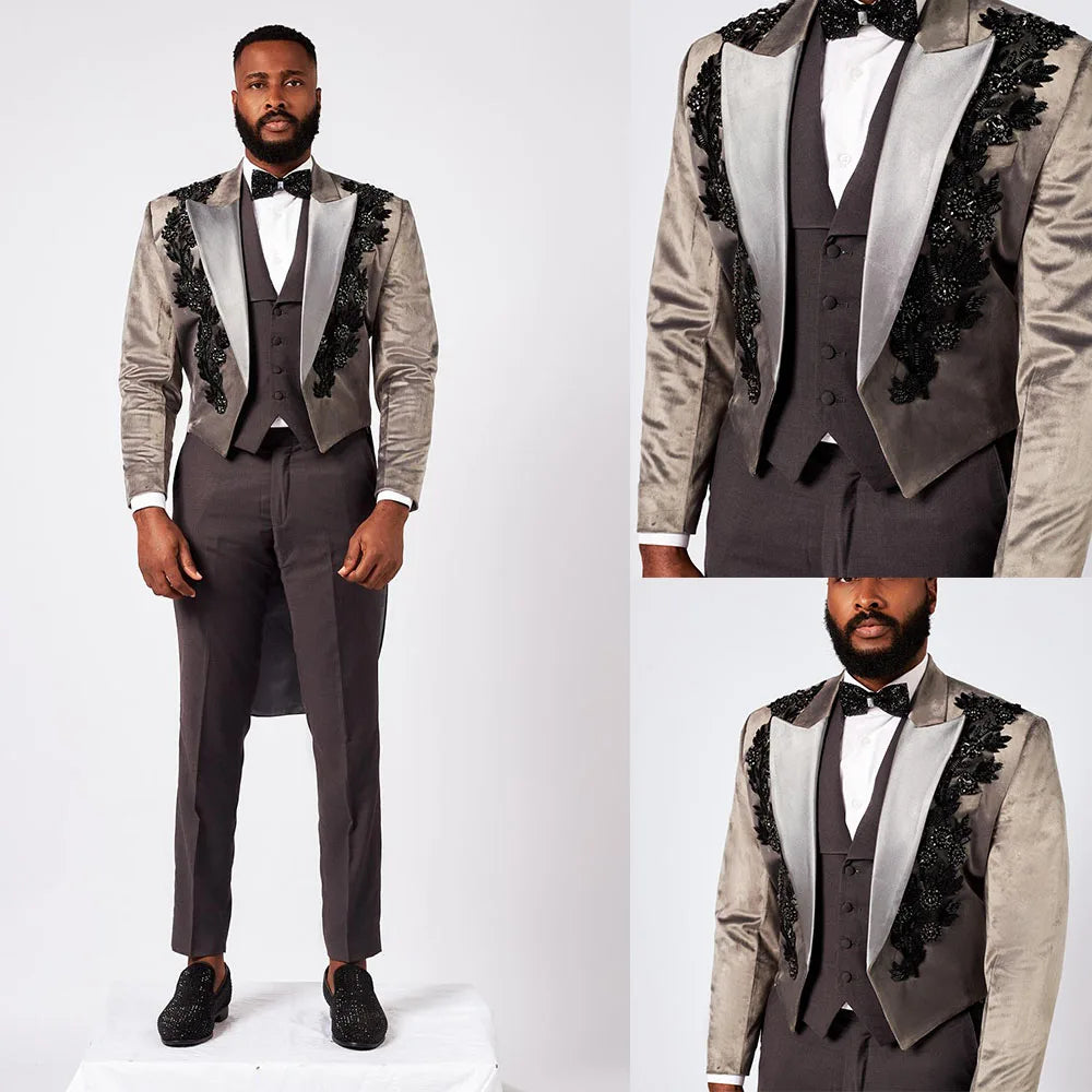 Retro Men Suits Appliques Peaked Lapel Beading Tailor-Made 3 Pieces Set Jacket One Button Blazer Customized Coat Vest Pants