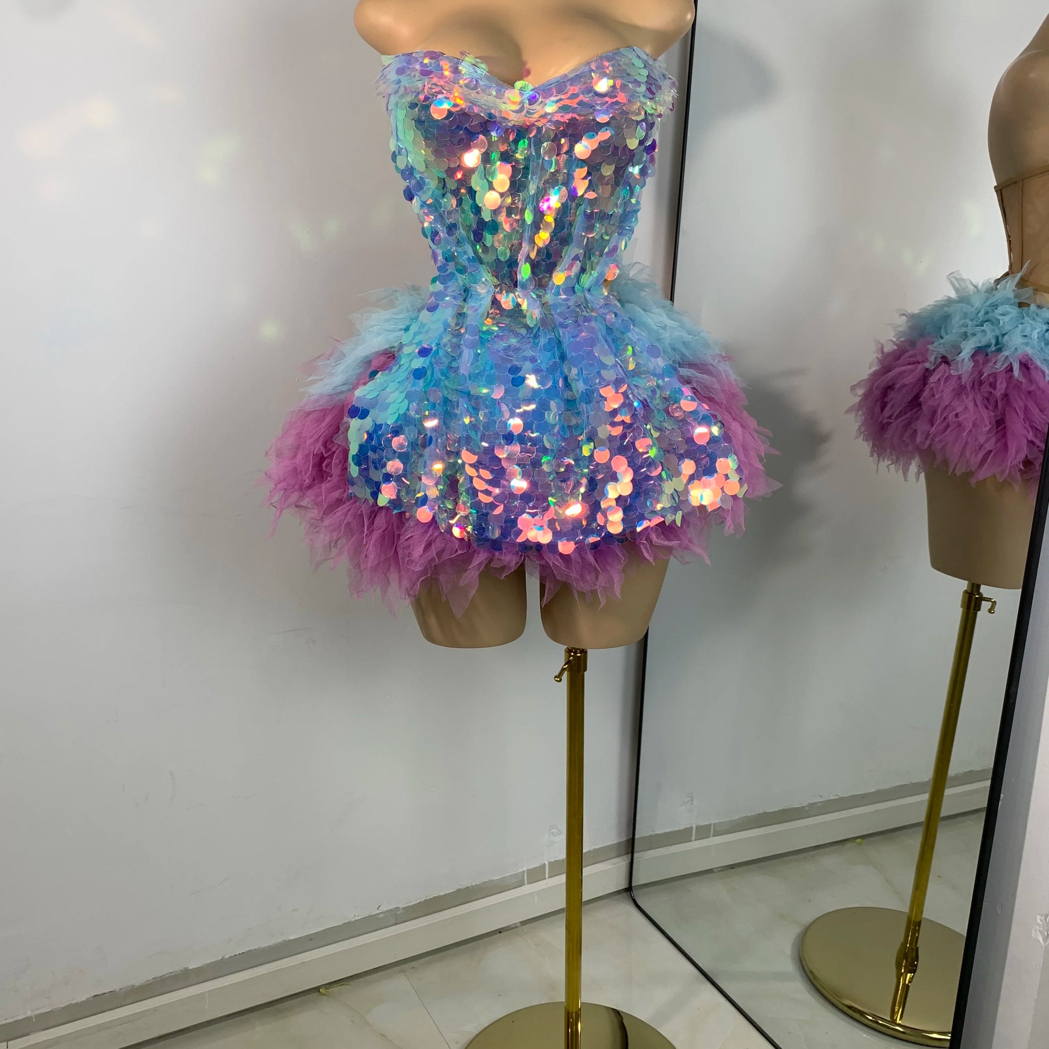 Tenue deux pièces à volants et paillettes scintillantes pour femme, ensemble haut dos nu et jupe, robe de danse pour spectacle en boîte de nuit, tenue de scène pour chanteuse