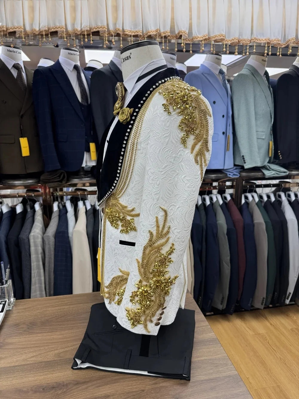Men Suits Tailor-Made 3 Pieces Set Coat Jacquard Appliques Tassel Shawl Lapel Crystal Blazer Customized Jacket Vest Black Pants