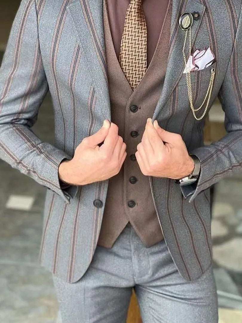 Wedding Banquet Suits Dark Grey Striped Tuxedo Homme Slim Fit 3 Pieces Custom Gentleman Modern Formal Business Casual/Party Wear