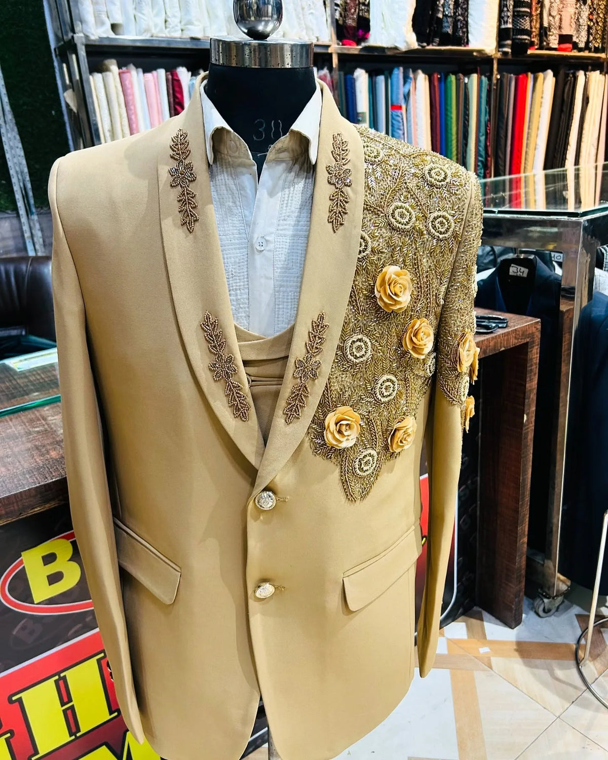 Luxury Men Suits Shawl Lapel 3D Flowers Tailor-Made One Pieces Set Jacket Only Blazer Beading One Button Groom Customized Coat