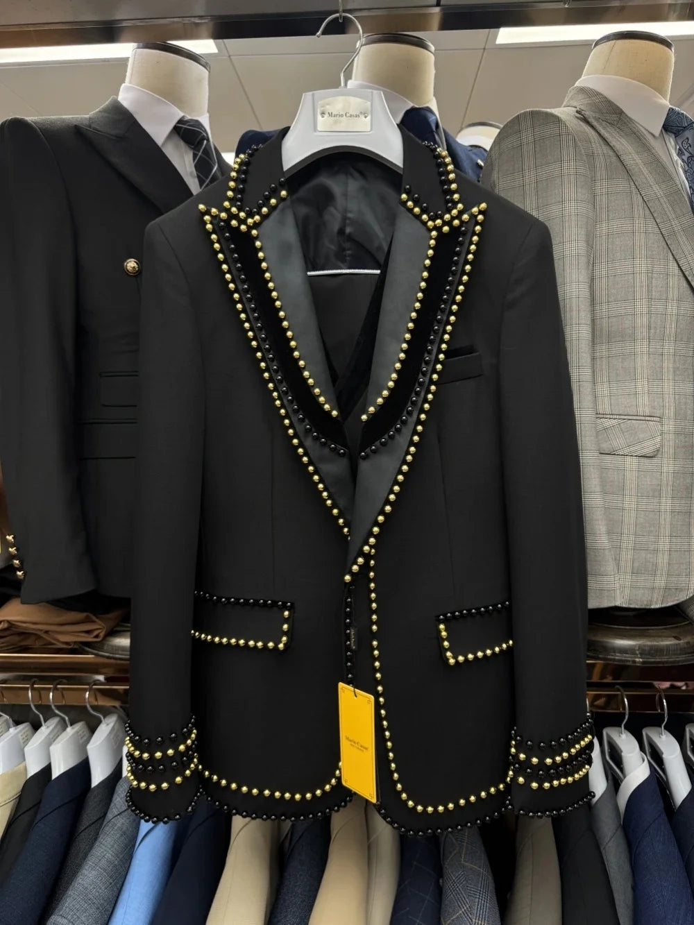 Modern Men Suits Tailor-Made 2 Pieces Beaded Peaked Lapel Jacket Rhinestone Blazer One Button Groom Customized Coat Pants