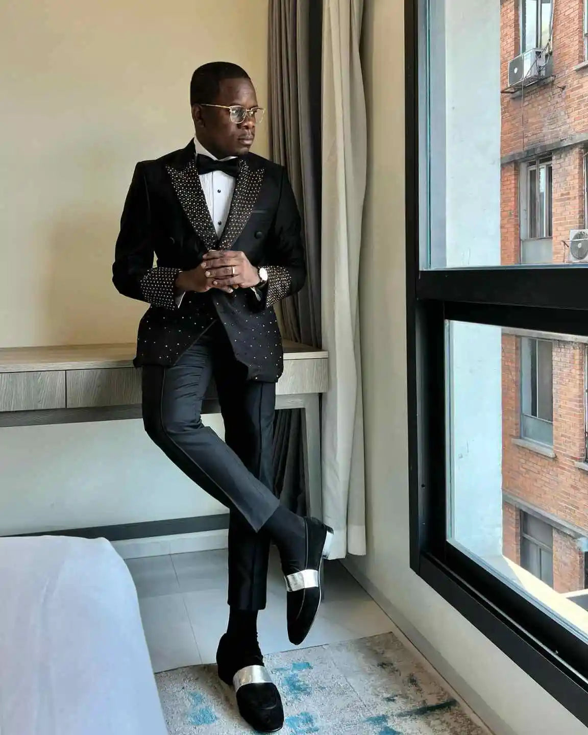 Luxurious Rhinestone Men Wedding Suits Peaked Lapel Tuxedos Groom Wear 2 Pcs Jacket Pants Prom Evening Party Custom Made