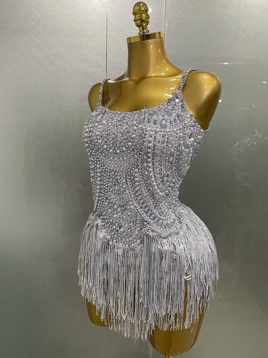 Body scintillant argenté avec strass et perles et pompons pour femme, tenue sexy pour soirée, anniversaire, discothèque, spectacle sur scène