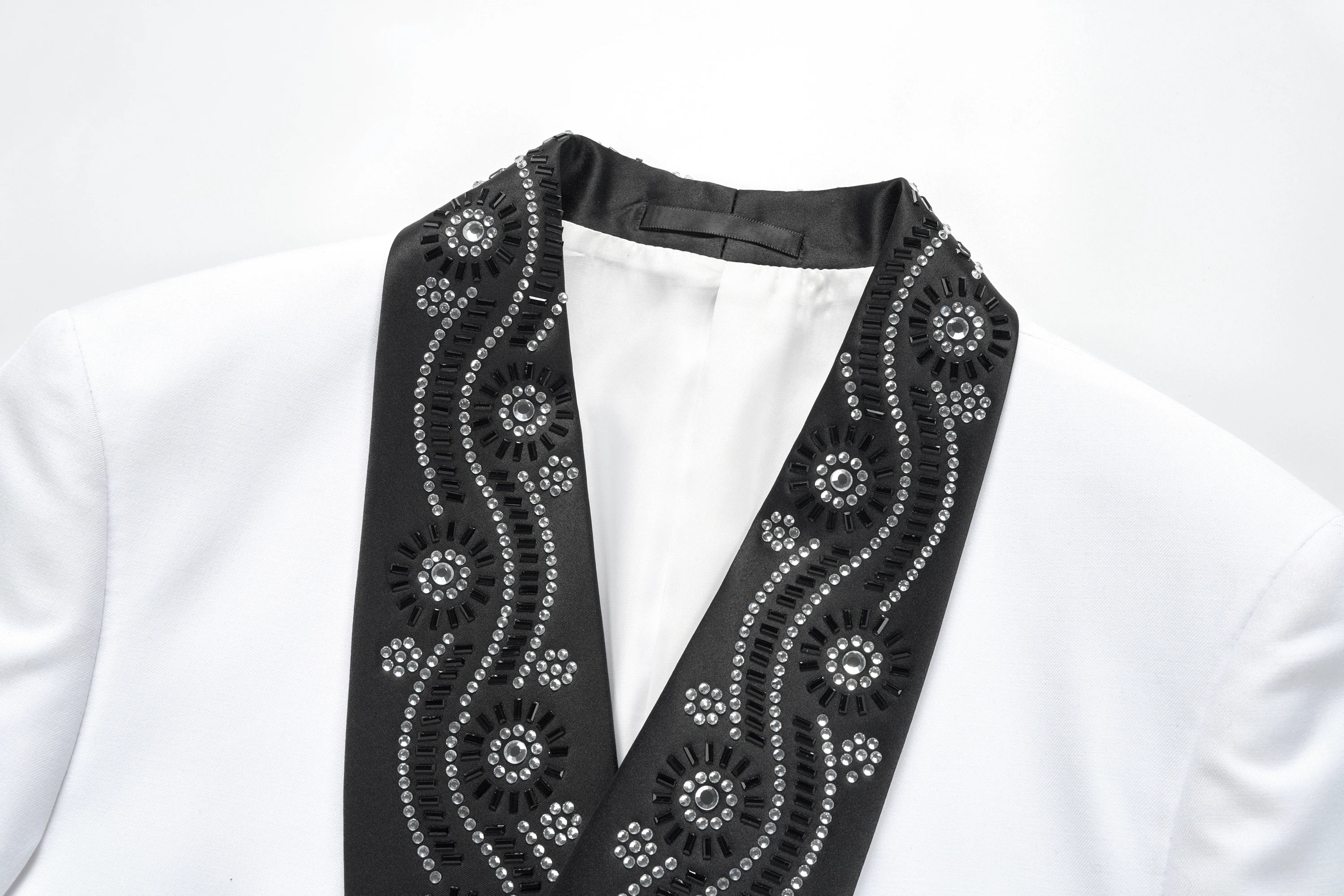 Modern Men Suits Tailor-Made 2 Pieces Set Jacket Shawl Lapel Blazer Beaded Double Breasted Groom Customized Coat Pants