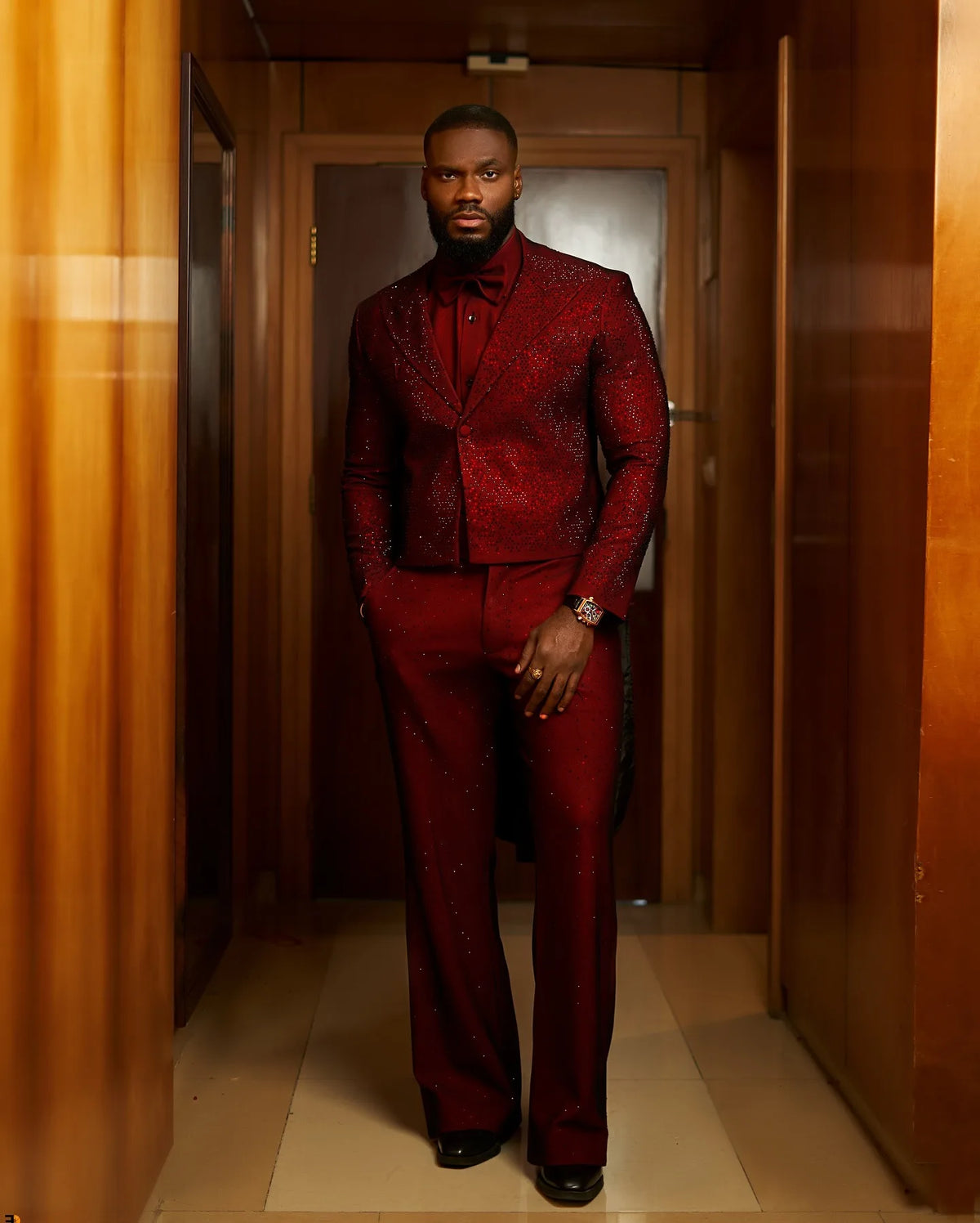 Gltter Red Men Suits with Beaded Crystals Hot Fix Groom Tuxedos 2 Pieces Blazer Pants Sets Male Wedding Customized