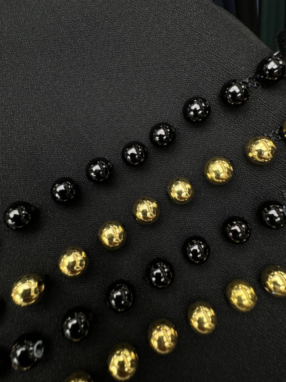 Modern Men Suits Tailor-Made 2 Pieces Beaded Peaked Lapel Jacket Rhinestone Blazer One Button Groom Customized Coat Pants