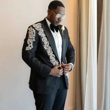 Customized Luxury Metal Embellished Men Suits Peaked Lapel Groom Tuxedos Wedding Blazers Outfit 2 Pieces Sets Slim Ropa Hombre